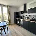 Magnifique T2 45m2 Neuf 5 Personnes Clim Wifi Stationnement Gratuit Centre A 300m Lägenhet Ajaccio (Corsica)