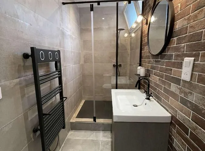 Apartment Center Apartment: Proximity, Modern Comfort *