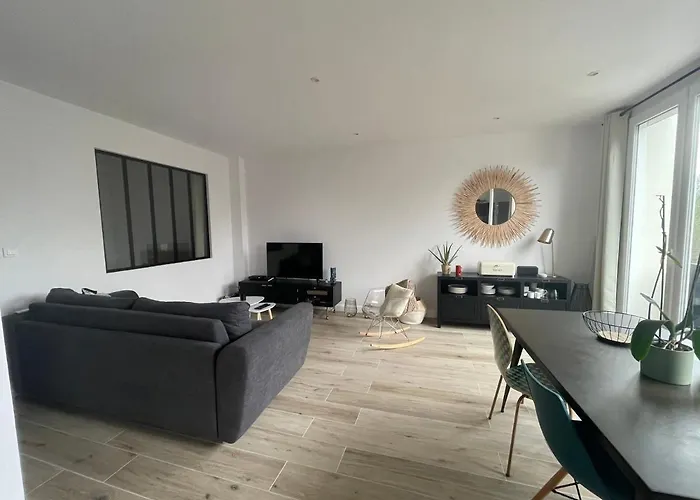 Center Apartment: Proximity, Modern Comfort Apartment