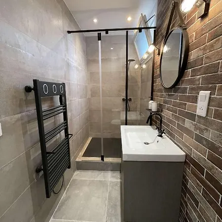 شقة Magnifique T2 45m2 Neuf 5 Personnes Clim Wifi Stationnement Gratuit Centre A 300m *