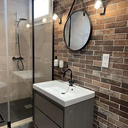 Magnifique T2 45m2 Neuf 5 Personnes Clim Wifi Stationnement Gratuit Centre A 300m شقة