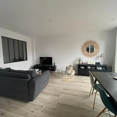 Magnifique T2 45m2 Neuf 5 Personnes Clim Wifi Stationnement Gratuit Centre A 300m شقة