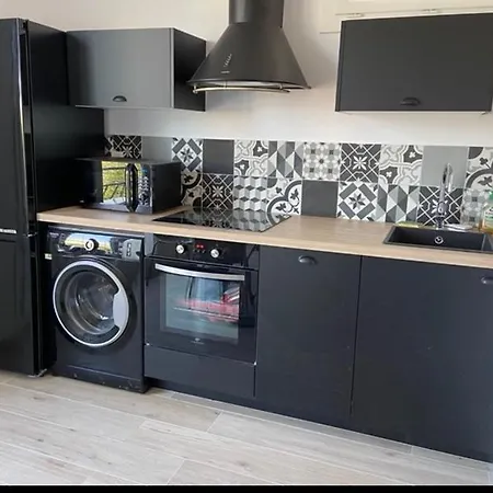 Ajaccio Magnifique T2 45m2 Neuf 5 Personnes Clim Wifi Stationnement Gratuit Centre à 300m *