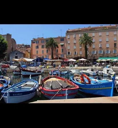 Magnifique T2 45m2 Neuf 5 Personnes Clim Wifi Stationnement Gratuit Centre A 300m * أجاكسيو