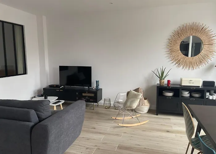 Center Apartment: Proximity, Modern Comfort Apartment
